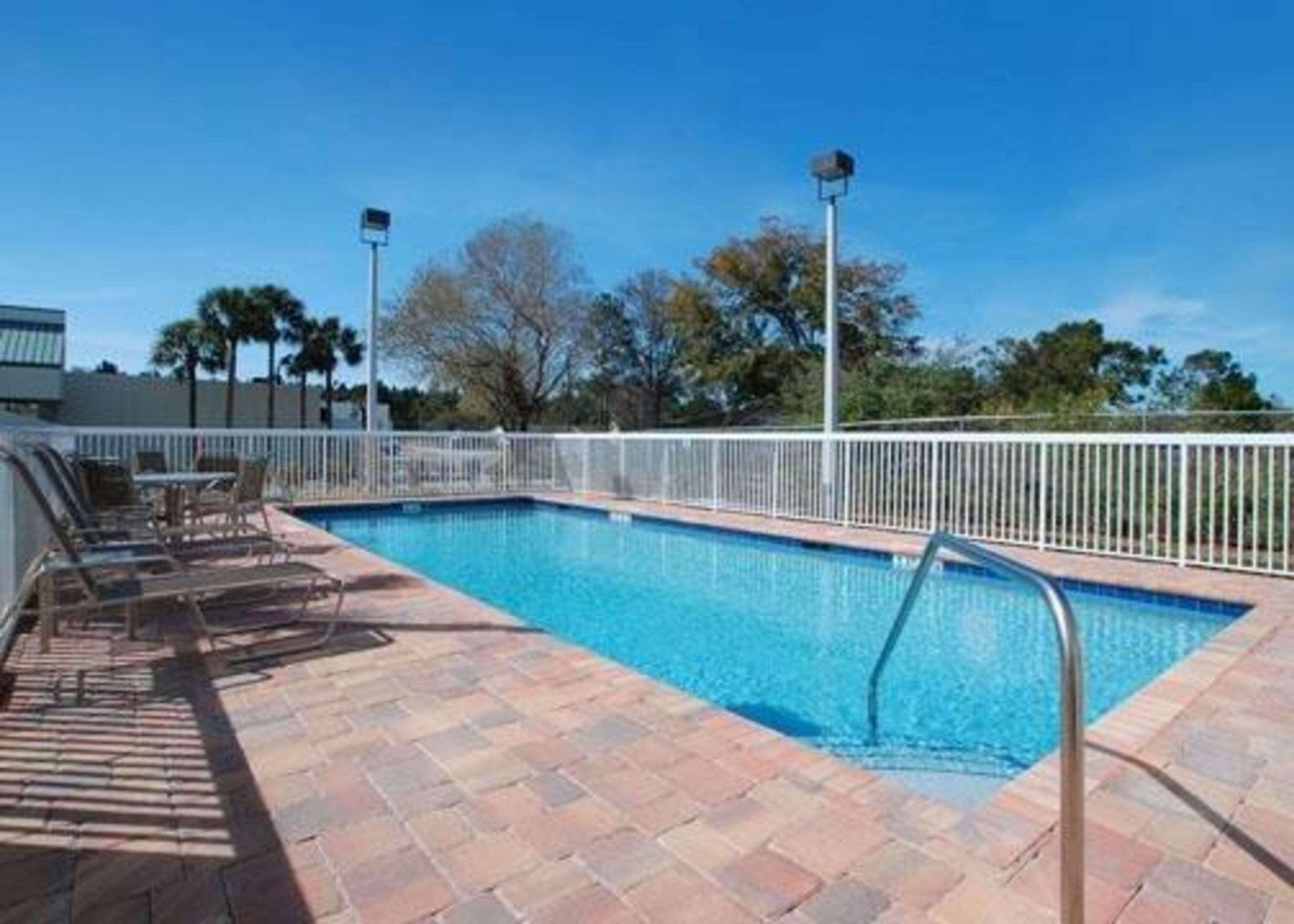 Comfort Suites Palm Bay - Melbourne Bagian luar foto